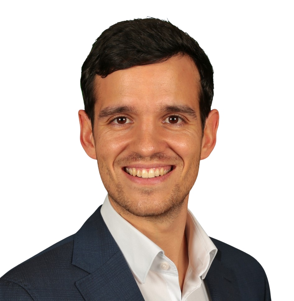 Headshot of Yannik Breitkreuz smiling, wearing a navy blazer and white dress shirt